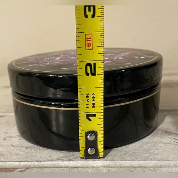 Japanese Lacquer Round Box With Lid - Picture 6 of 6